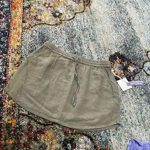 Army green linen mini NWT